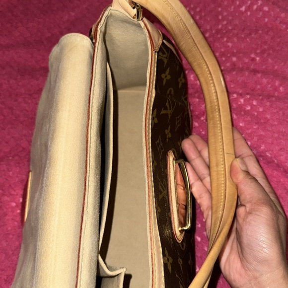 Authentic Louis Vuitton Monogram Beverly MM Bag - Picture 12 of 15